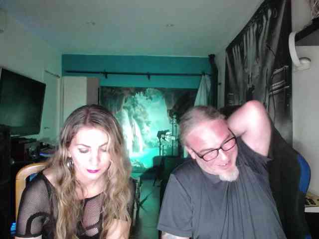 GiselleandJay webcam