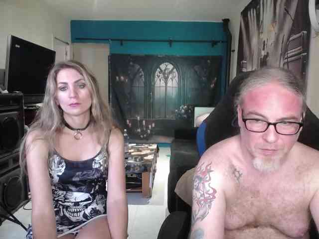 GiselleandJay webcam