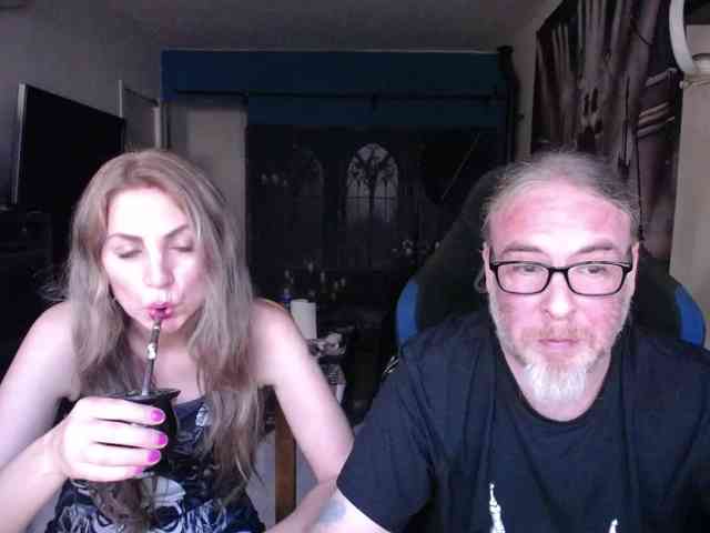 GiselleandJay webcam