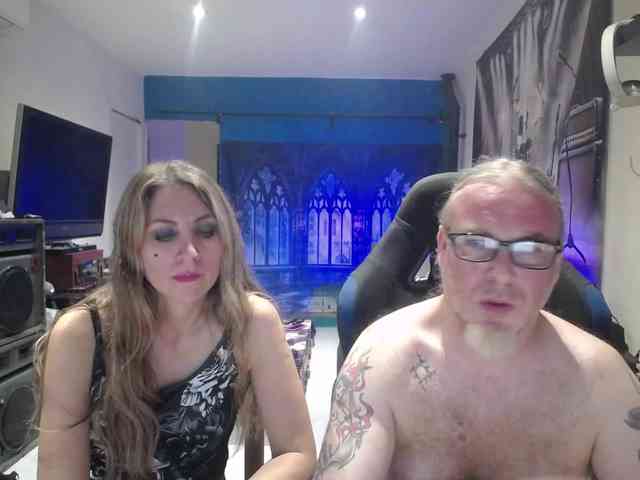 GiselleandJay webcam