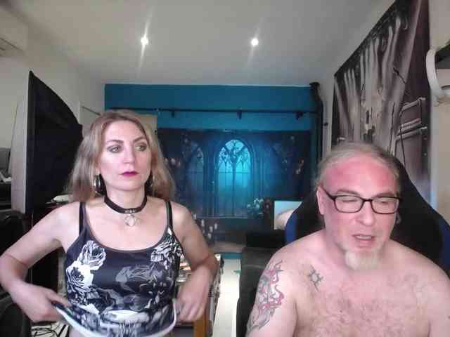 GiselleandJay webcam