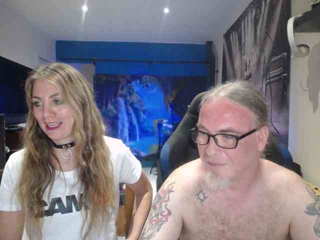 GiselleandJay webcam