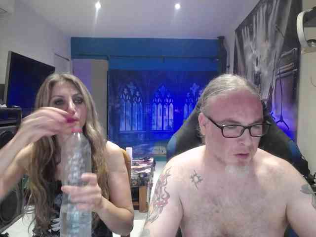 GiselleandJay webcam
