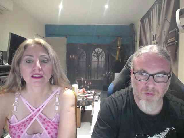 GiselleandJay webcam