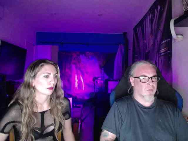 GiselleandJay webcam