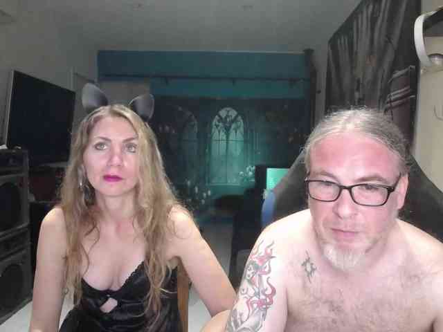 GiselleandJay webcam