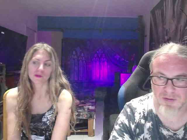 GiselleandJay webcam