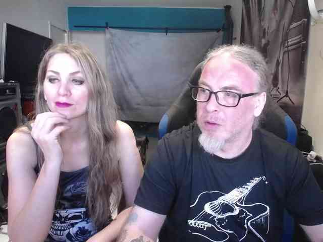 GiselleandJay webcam