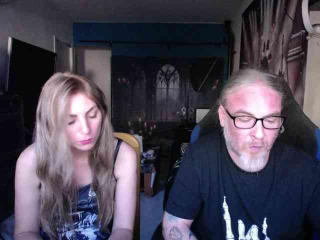 GiselleandJay webcam