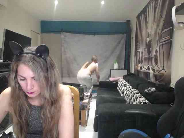 GiselleandJay webcam