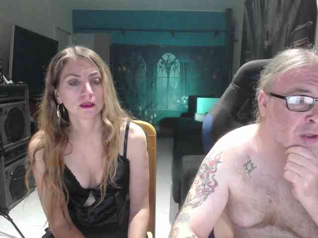 GiselleandJay webcam