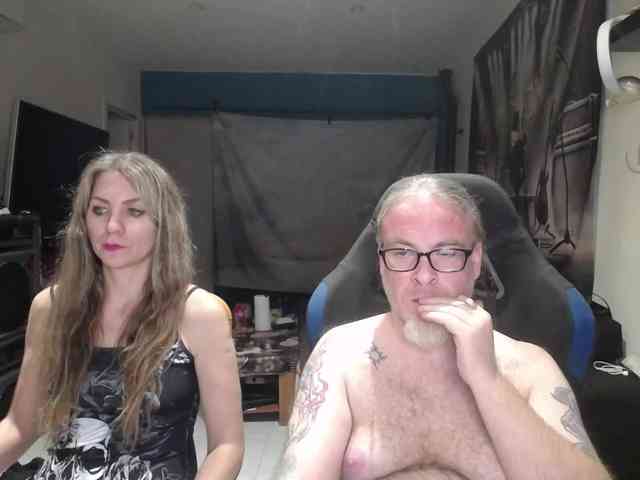 GiselleandJay webcam