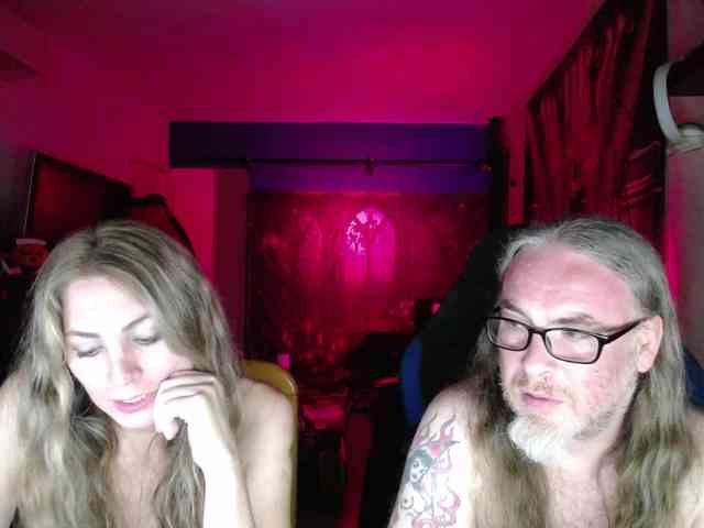 GiselleandJay webcam