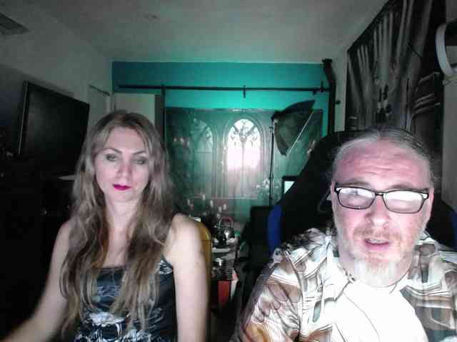 GiselleandJay webcam
