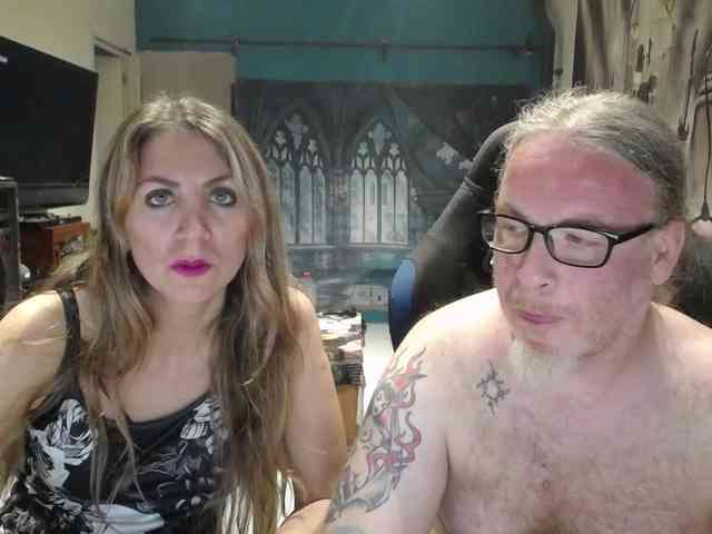 GiselleandJay webcam