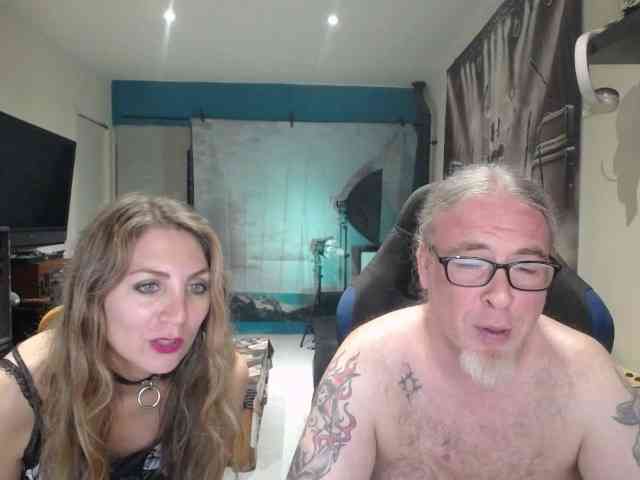 GiselleandJay webcam