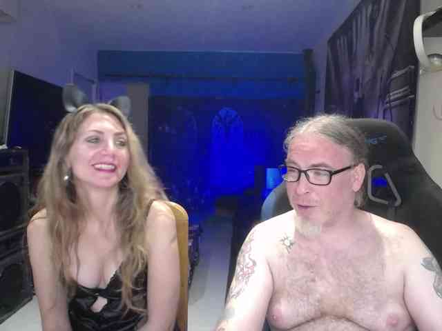 GiselleandJay webcam