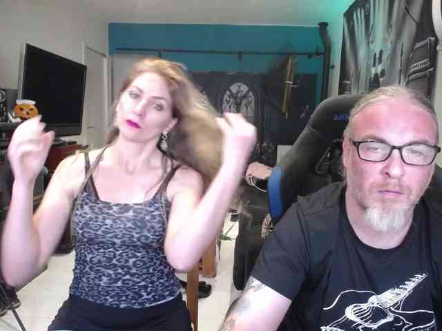 GiselleandJay webcam