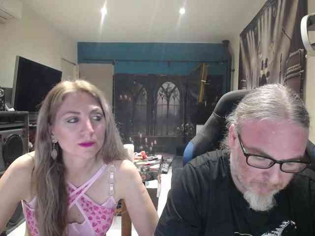 GiselleandJay webcam