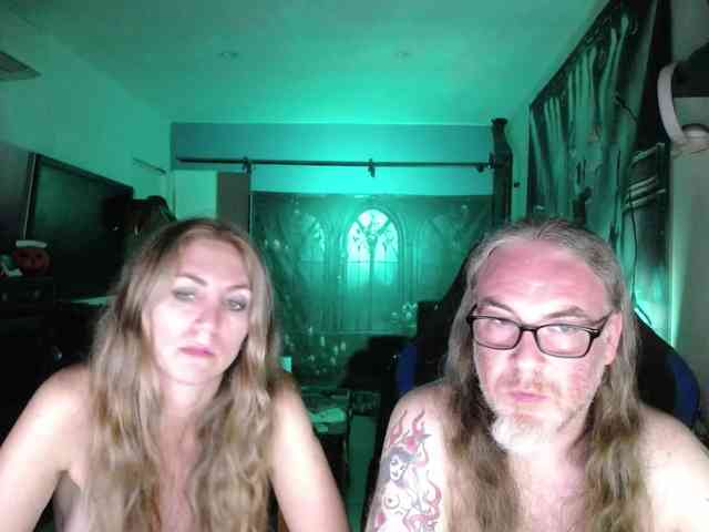 GiselleandJay webcam