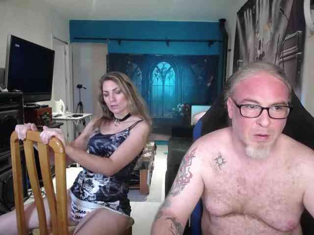 GiselleandJay webcam