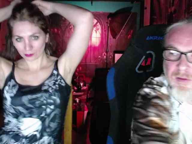 GiselleandJay webcam