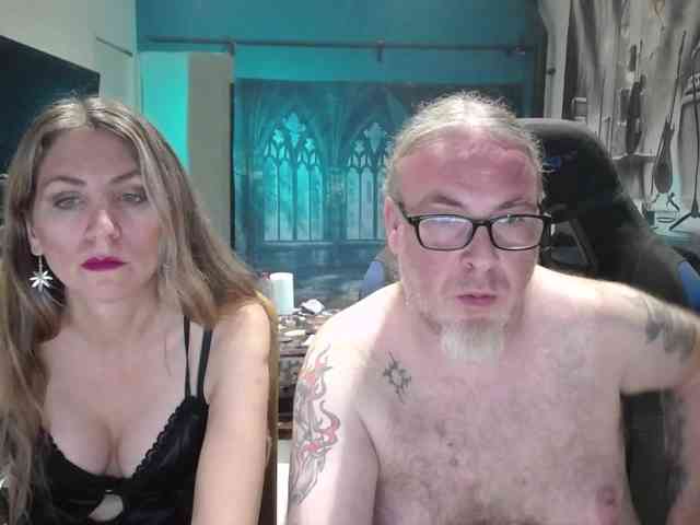 GiselleandJay webcam