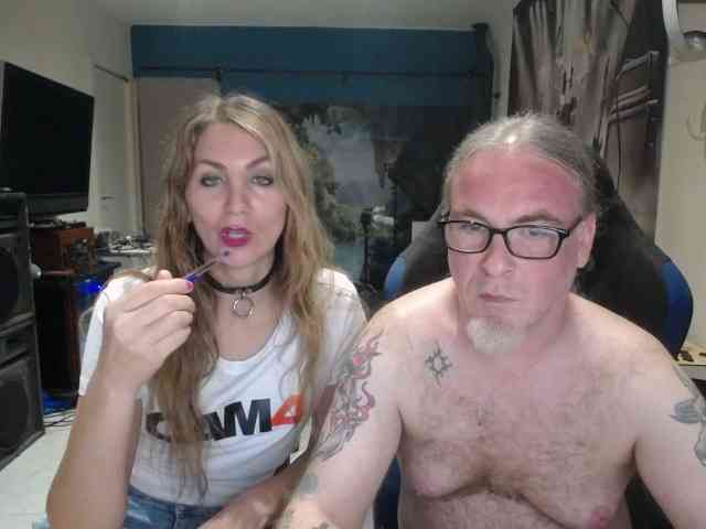 GiselleandJay webcam