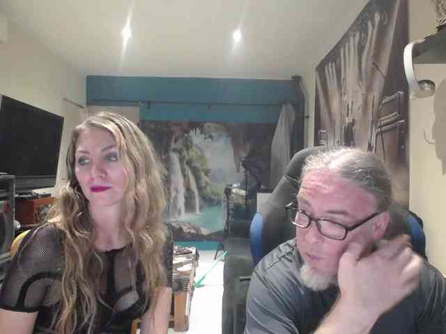 GiselleandJay webcam