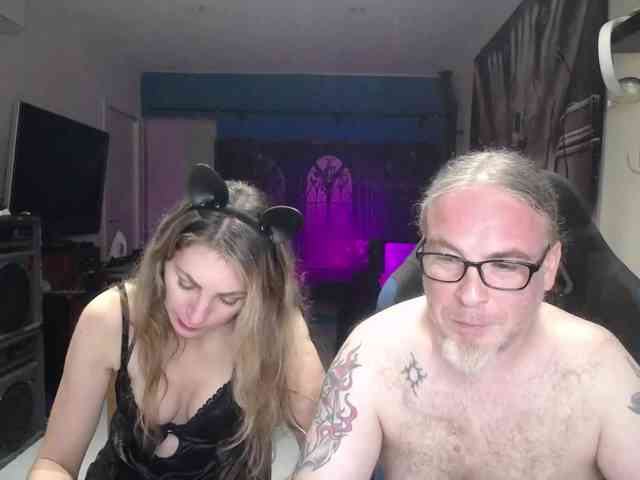 GiselleandJay webcam