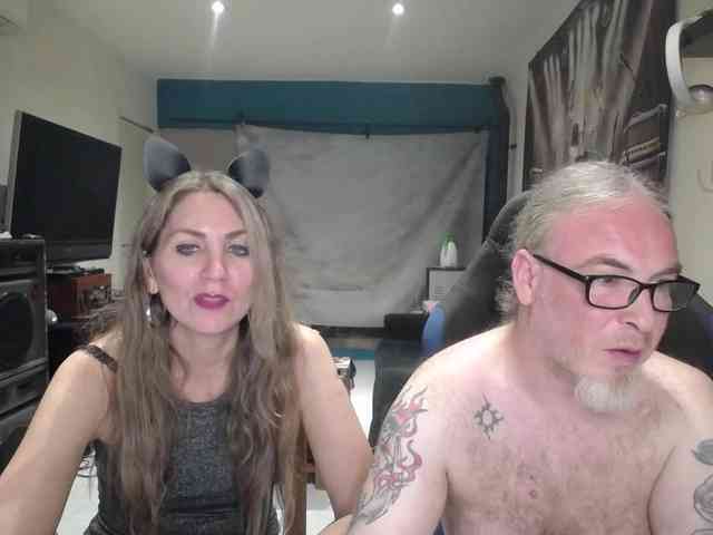 GiselleandJay webcam