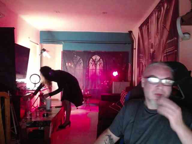 GiselleandJay webcam