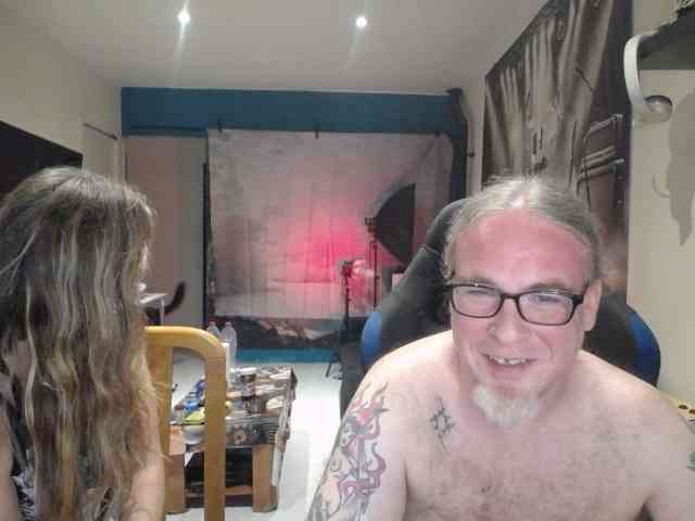 GiselleandJay webcam