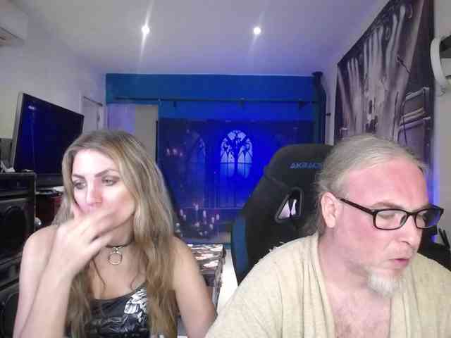 GiselleandJay webcam