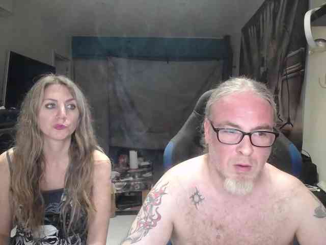 GiselleandJay webcam