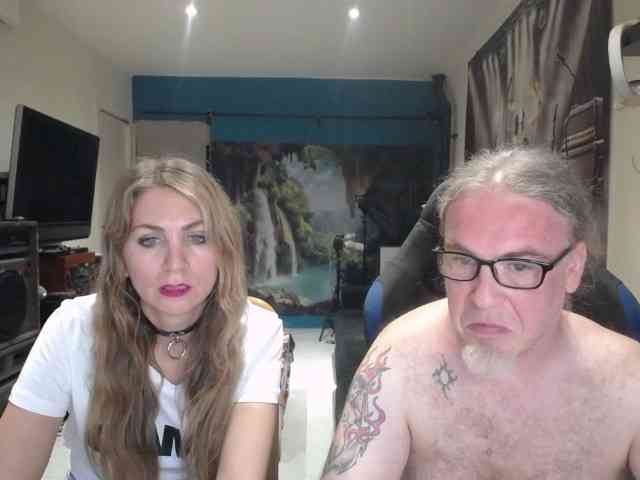 GiselleandJay webcam