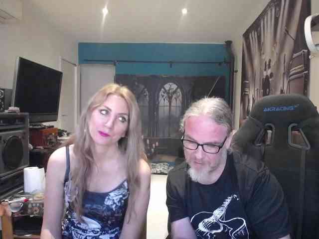 GiselleandJay webcam