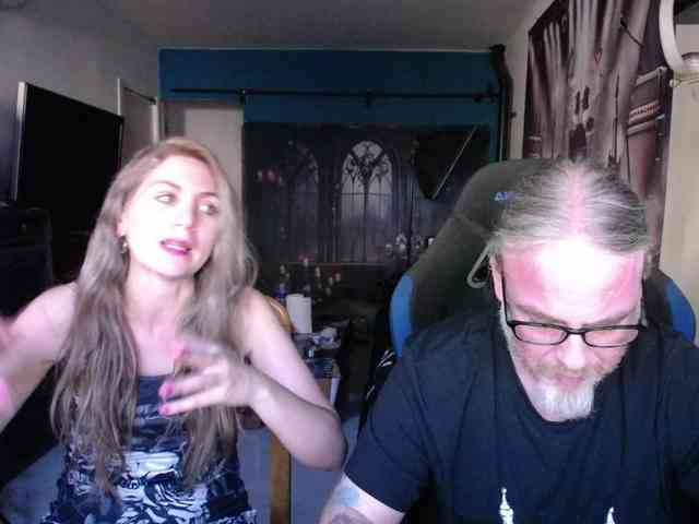 GiselleandJay webcam