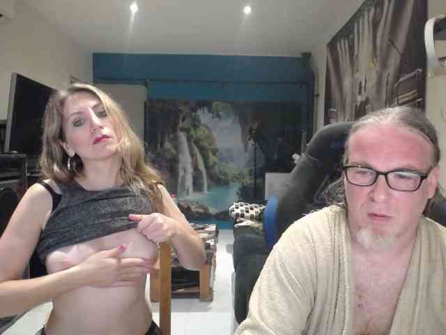 GiselleandJay webcam