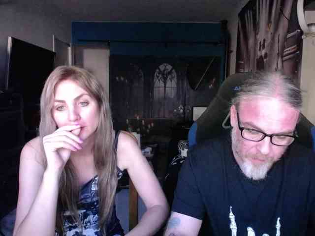 GiselleandJay webcam