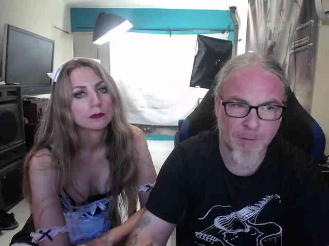 GiselleandJay webcam