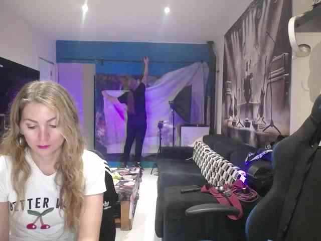 GiselleandJay webcam
