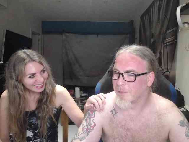 GiselleandJay webcam