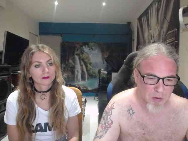 GiselleandJay webcam