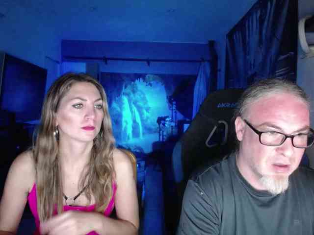 GiselleandJay webcam