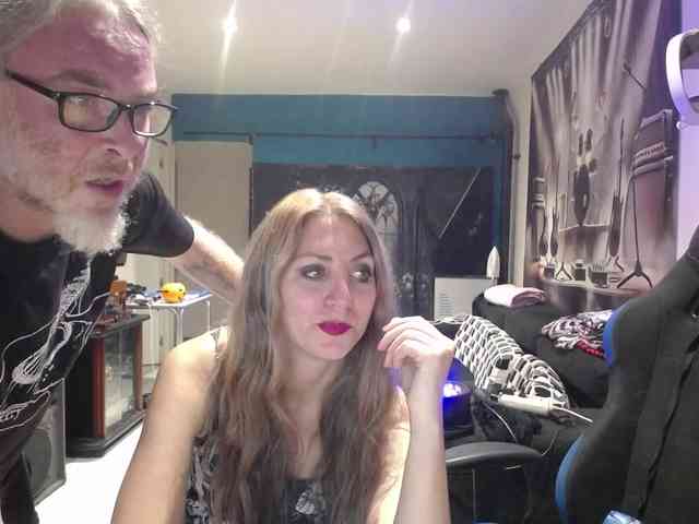 GiselleandJay webcam