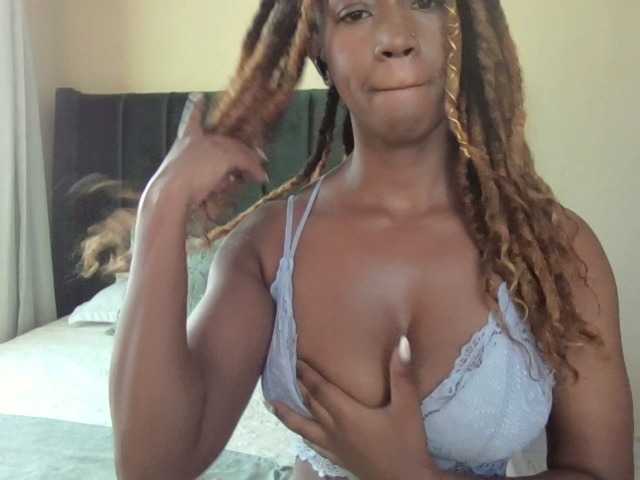 Ladyhoneyhotpot's BongaCams show and profile