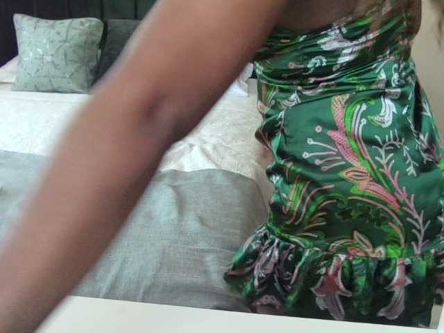 Ladyhoneyhotpot's BongaCams show and profile