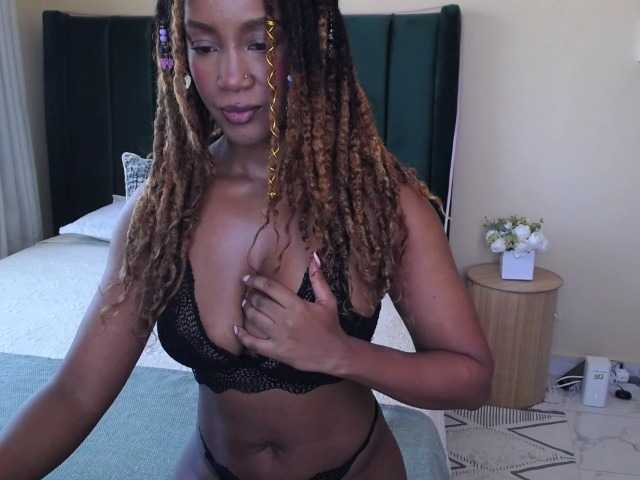 Ladyhoneyhotpot's BongaCams show and profile