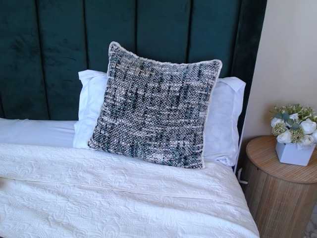 Ladyhoneyhotpot's BongaCams show and profile